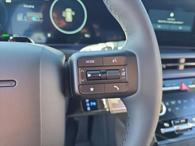 Hyundai Santa Fe Hybrid Vehicle Full-screen Gallery Image 14