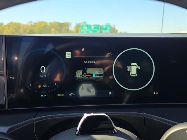 Hyundai Santa Fe Hybrid Vehicle Full-screen Gallery Image 16