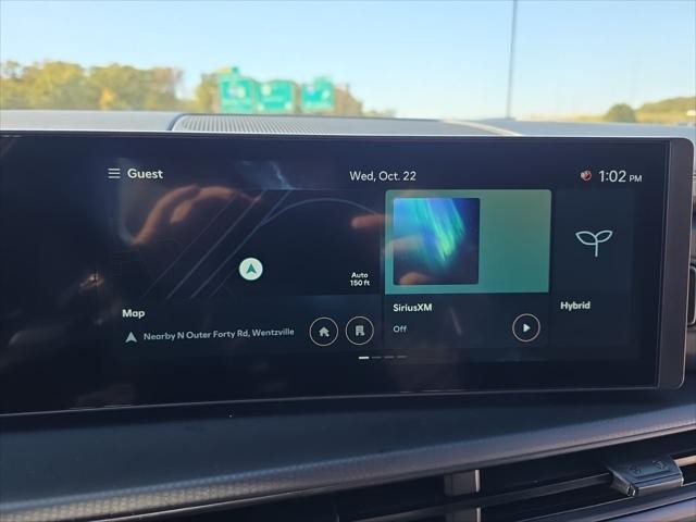 Hyundai Santa Fe Hybrid Vehicle Full-screen Gallery Image 17