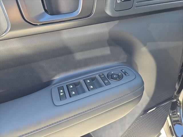 Hyundai Santa Fe Hybrid Vehicle Full-screen Gallery Image 23