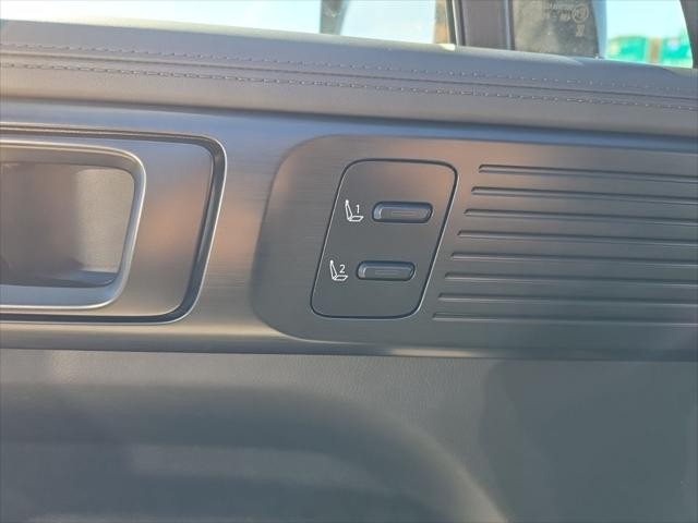 Hyundai Santa Fe Hybrid Vehicle Full-screen Gallery Image 24