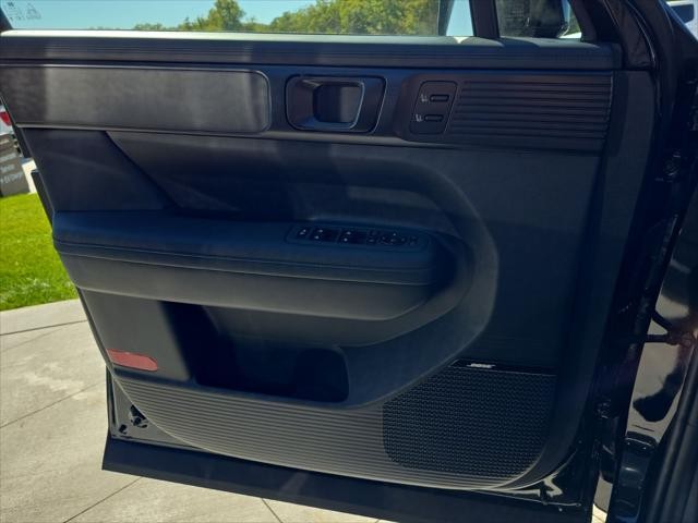 Hyundai Santa Fe Hybrid Vehicle Full-screen Gallery Image 26