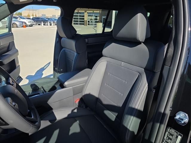 Hyundai Santa Fe Hybrid Vehicle Full-screen Gallery Image 28