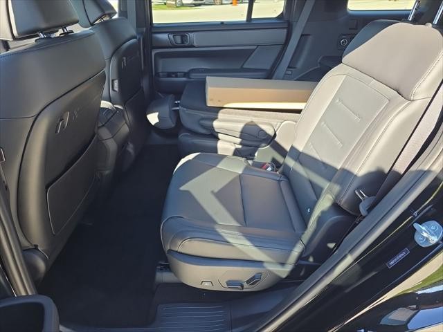 Hyundai Santa Fe Hybrid Vehicle Full-screen Gallery Image 30