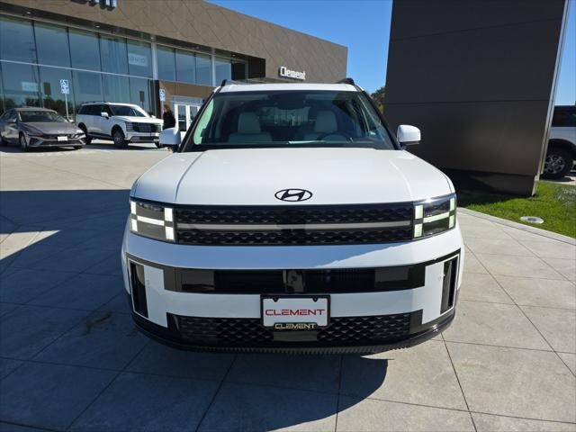 Hyundai Santa Fe Hybrid Vehicle Full-screen Gallery Image 2