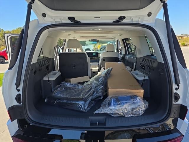 Hyundai Santa Fe Hybrid Vehicle Full-screen Gallery Image 9