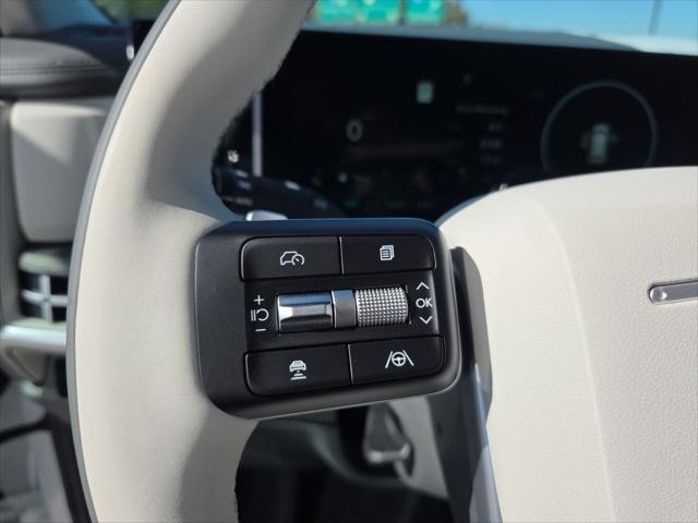 Hyundai Santa Fe Hybrid Vehicle Full-screen Gallery Image 13