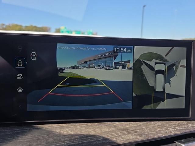 Hyundai Santa Fe Hybrid Vehicle Full-screen Gallery Image 18