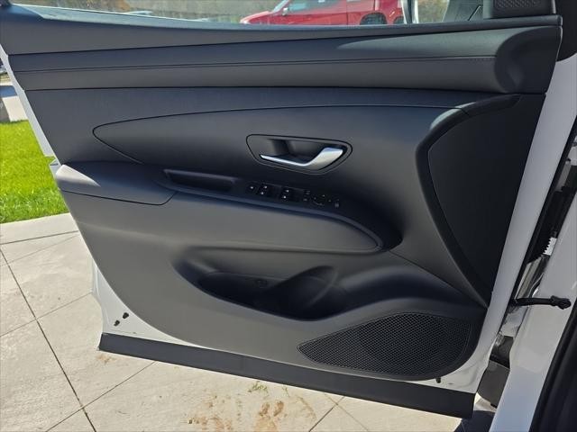 Hyundai Tucson Vehicle Full-screen Gallery Image 25