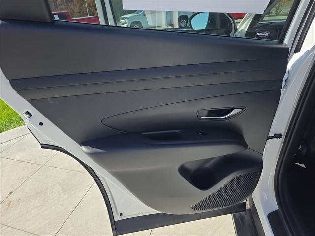 Hyundai Tucson Vehicle Full-screen Gallery Image 28