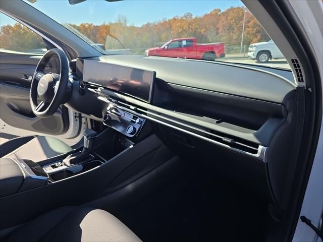 Hyundai Tucson Vehicle Full-screen Gallery Image 31