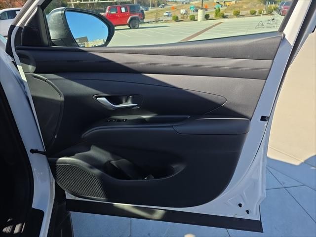 Hyundai Tucson Vehicle Full-screen Gallery Image 32