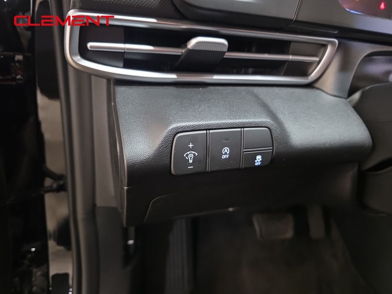 Hyundai Elantra Vehicle Full-screen Gallery Image 11