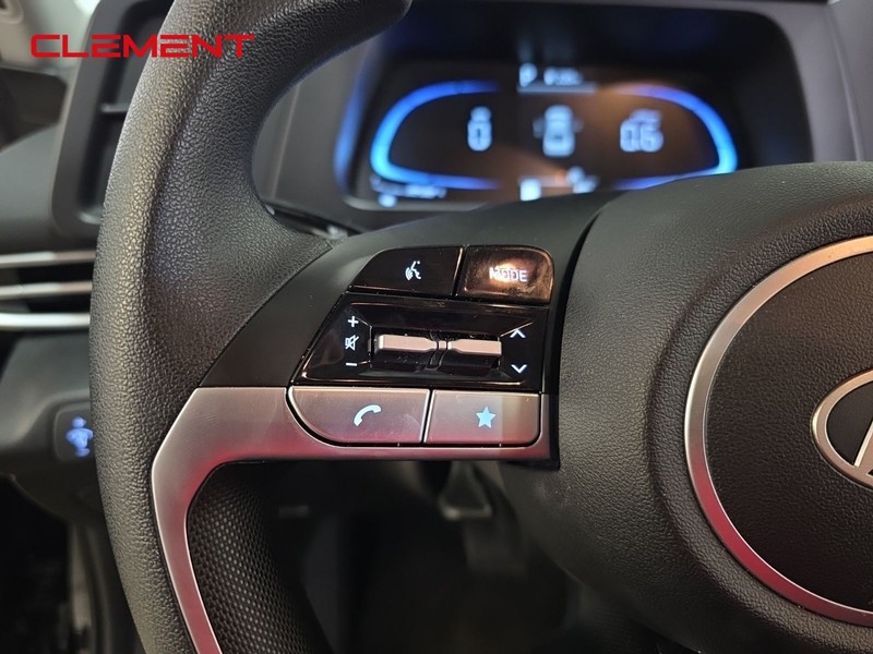 Hyundai Elantra Vehicle Full-screen Gallery Image 13