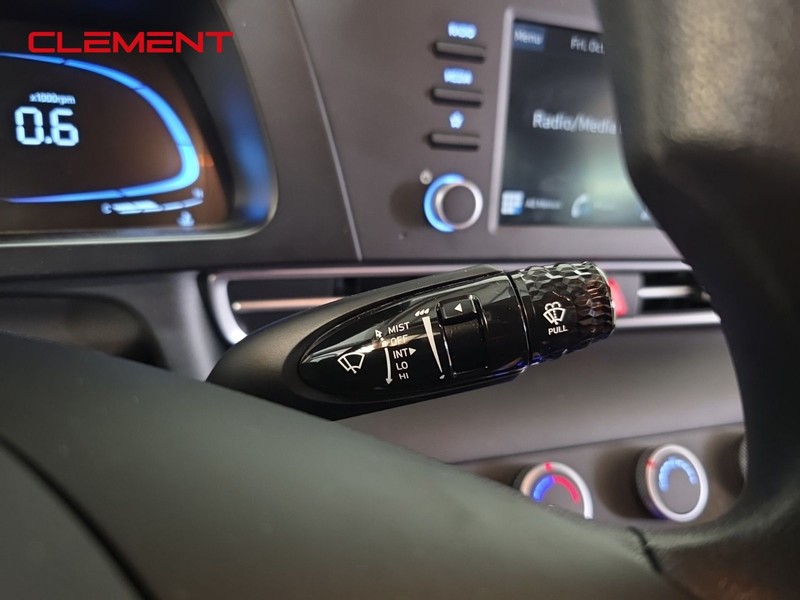 Hyundai Elantra Vehicle Full-screen Gallery Image 15