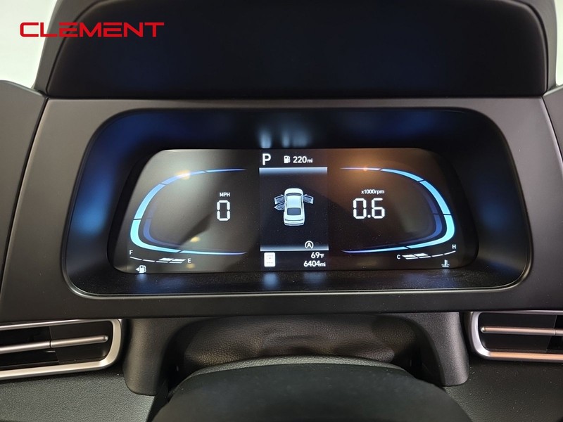 Hyundai Elantra Vehicle Full-screen Gallery Image 16