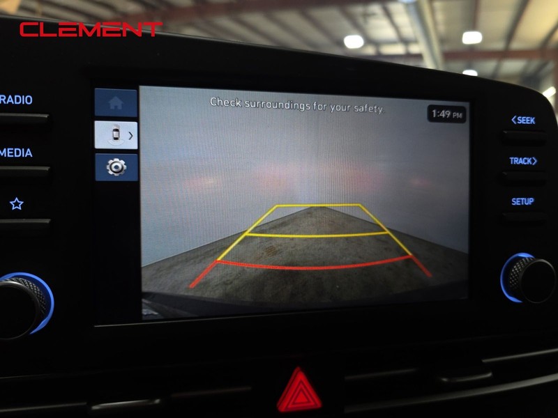 Hyundai Elantra Vehicle Full-screen Gallery Image 17