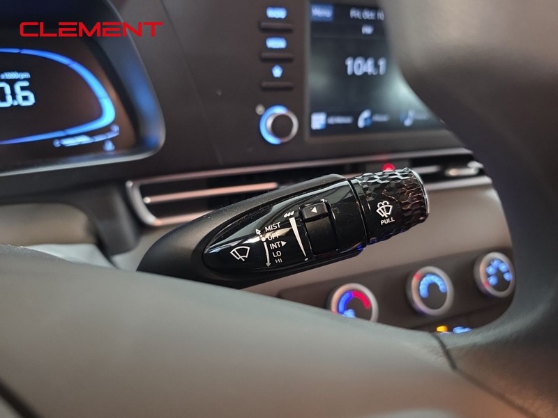 Hyundai Elantra Vehicle Full-screen Gallery Image 14