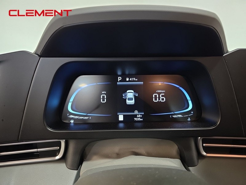 Hyundai Elantra Vehicle Full-screen Gallery Image 15