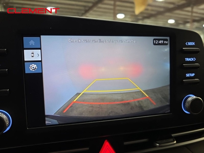 Hyundai Elantra Vehicle Full-screen Gallery Image 17