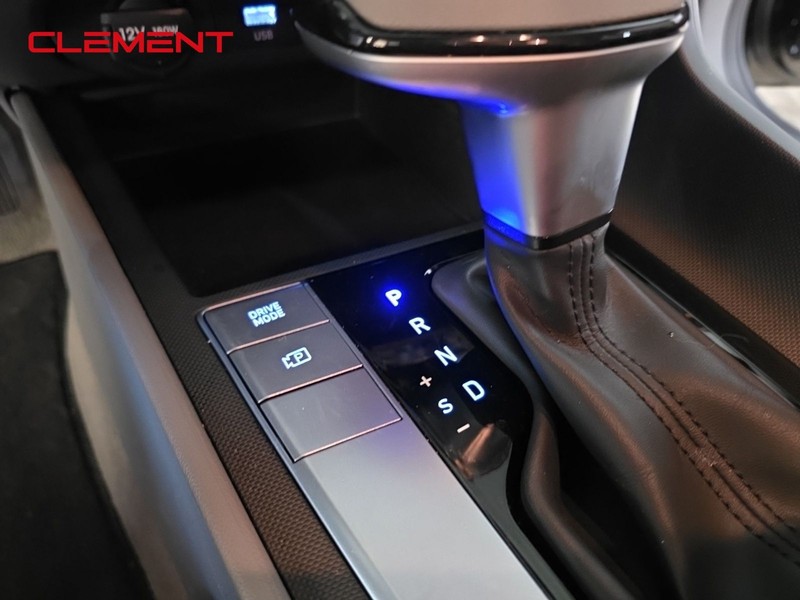 Hyundai Elantra Vehicle Full-screen Gallery Image 19