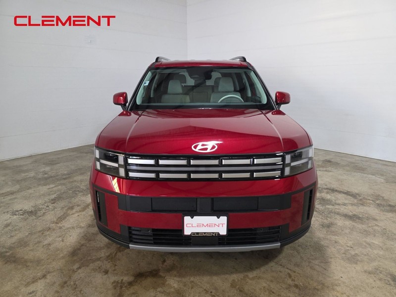 Hyundai Santa Fe Vehicle Full-screen Gallery Image 2