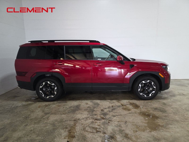 Hyundai Santa Fe Vehicle Full-screen Gallery Image 4