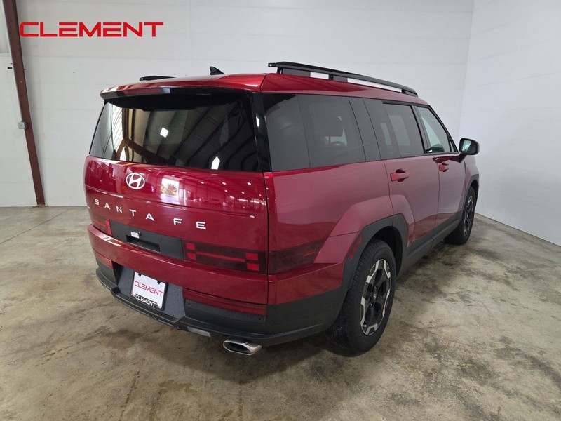 Hyundai Santa Fe Vehicle Full-screen Gallery Image 6