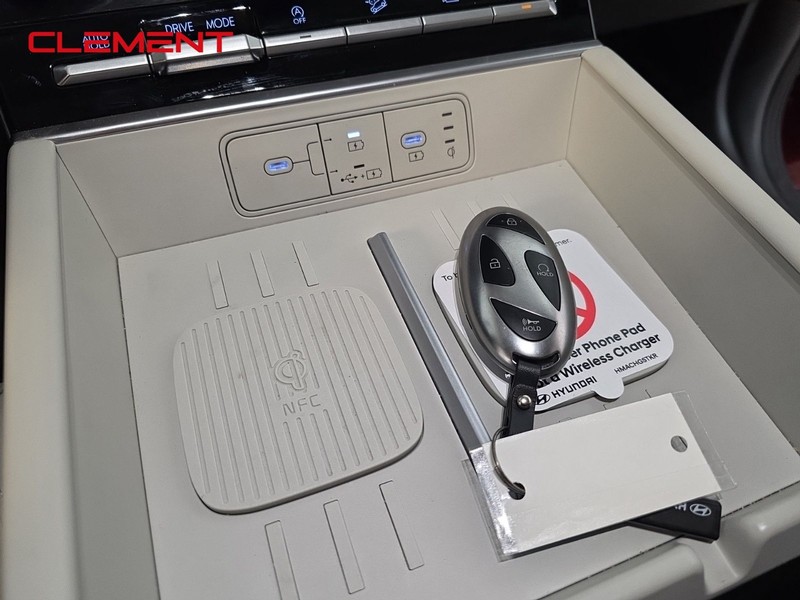 Hyundai Santa Fe Vehicle Full-screen Gallery Image 21