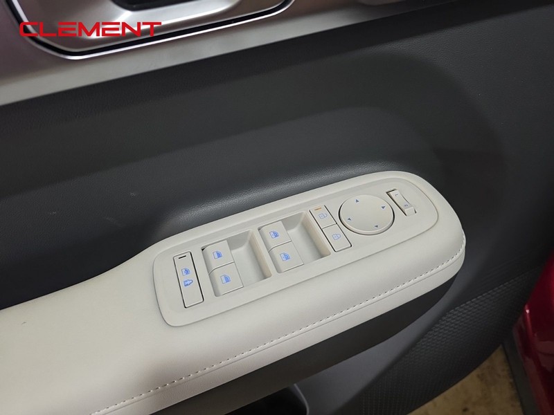 Hyundai Santa Fe Vehicle Full-screen Gallery Image 22