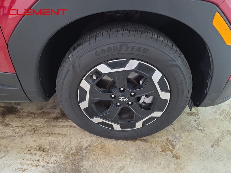 Hyundai Santa Fe Vehicle Full-screen Gallery Image 32