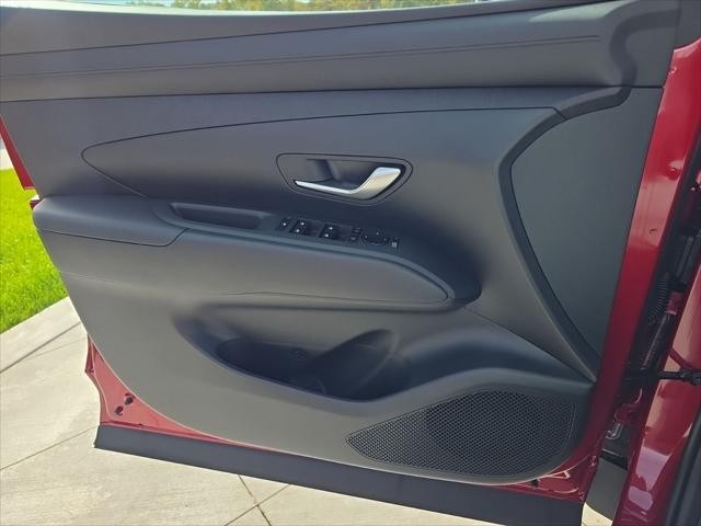 Hyundai Tucson Vehicle Full-screen Gallery Image 24