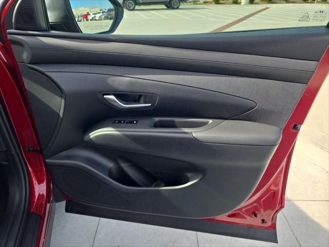 Hyundai Tucson Vehicle Full-screen Gallery Image 31