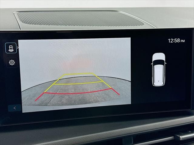 Hyundai Santa Fe Hybrid Vehicle Image 18