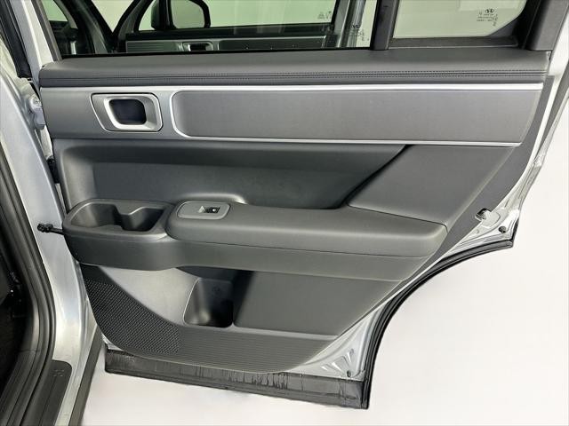 Hyundai Santa Fe Hybrid Vehicle Image 25