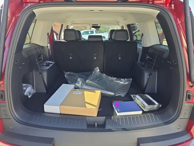 Hyundai Santa Fe Hybrid Vehicle Full-screen Gallery Image 9