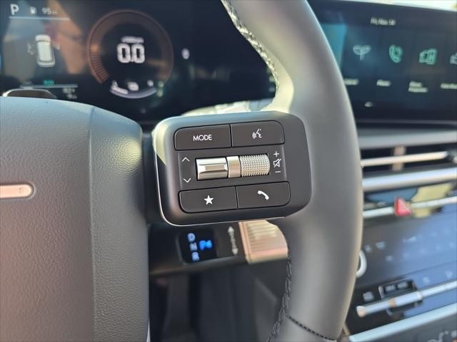 Hyundai Santa Fe Hybrid Vehicle Full-screen Gallery Image 14