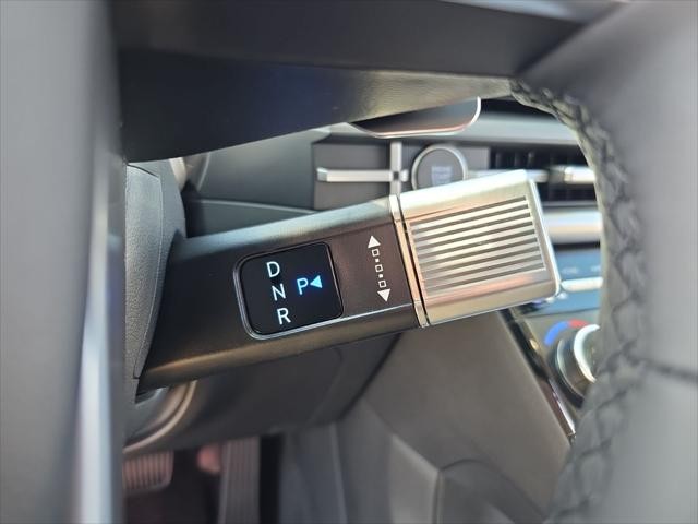 Hyundai Santa Fe Hybrid Vehicle Full-screen Gallery Image 15