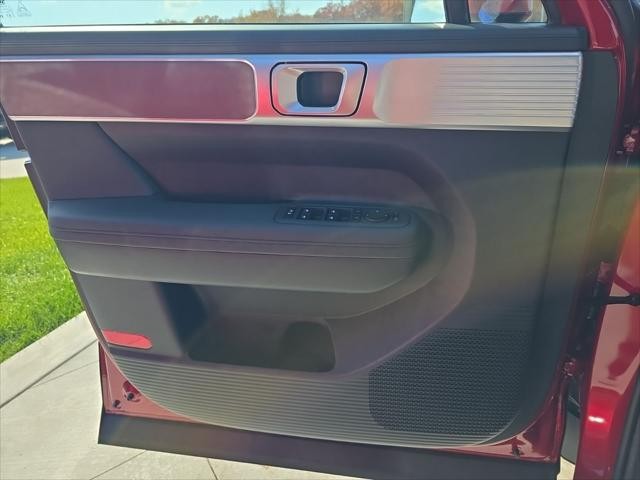 Hyundai Santa Fe Hybrid Vehicle Full-screen Gallery Image 23