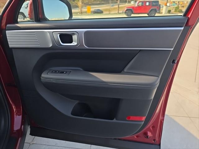 Hyundai Santa Fe Hybrid Vehicle Full-screen Gallery Image 31