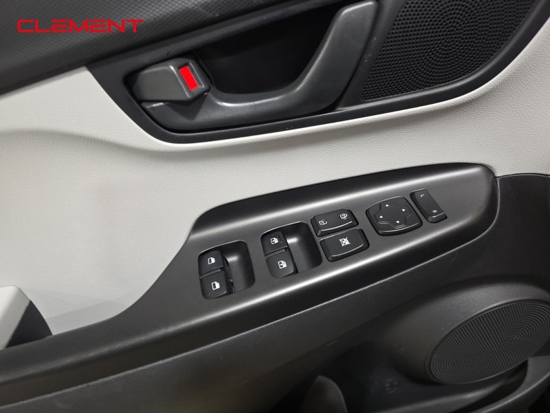 Hyundai Kona Vehicle Image 22