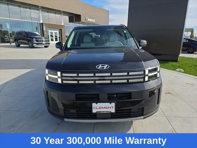 Hyundai Santa Fe Hybrid Vehicle Full-screen Gallery Image 2