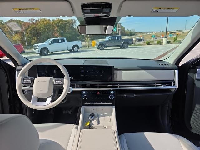 Hyundai Santa Fe Hybrid Vehicle Full-screen Gallery Image 11