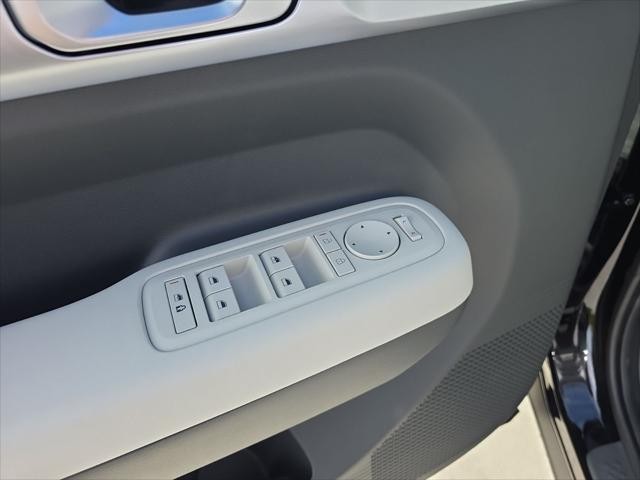 Hyundai Santa Fe Hybrid Vehicle Full-screen Gallery Image 24