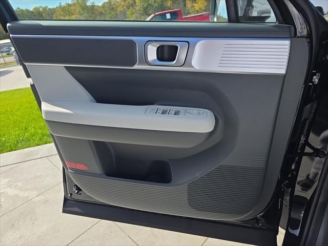 Hyundai Santa Fe Hybrid Vehicle Full-screen Gallery Image 25