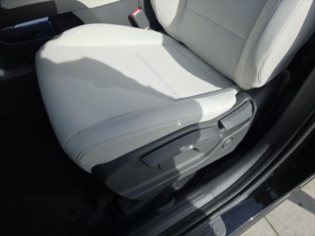 Hyundai Santa Fe Hybrid Vehicle Full-screen Gallery Image 26