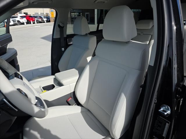 Hyundai Santa Fe Hybrid Vehicle Full-screen Gallery Image 27