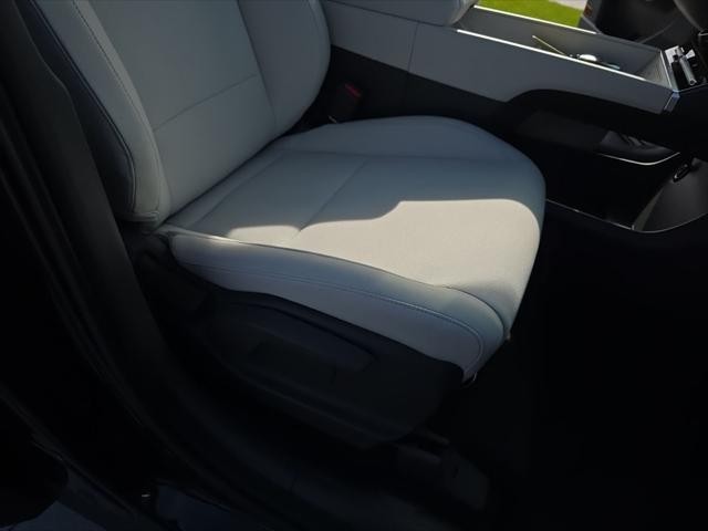 Hyundai Santa Fe Hybrid Vehicle Full-screen Gallery Image 31