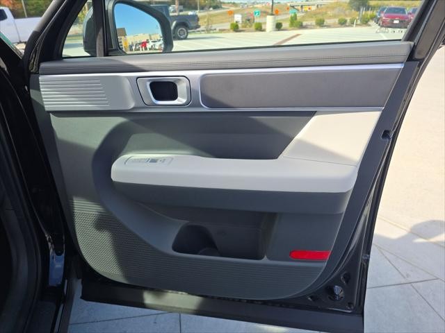 Hyundai Santa Fe Hybrid Vehicle Full-screen Gallery Image 33