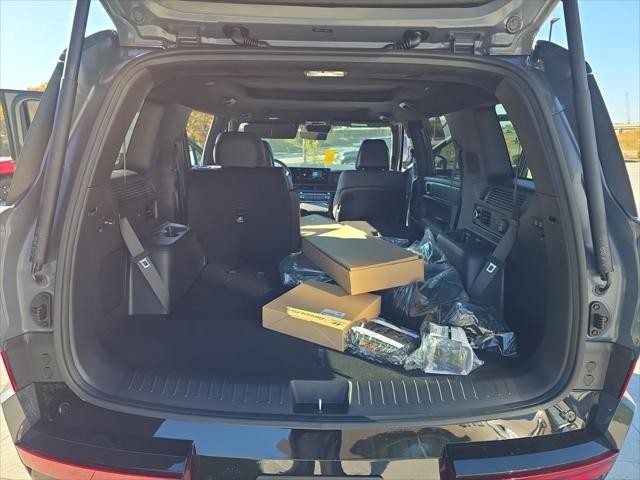 Hyundai Santa Fe Hybrid Vehicle Full-screen Gallery Image 9